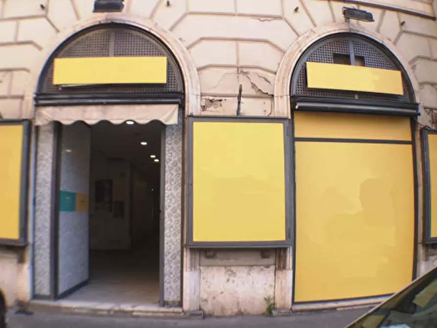 Immagine 1 di Negozio in vendita  in Via Torino a Roma
