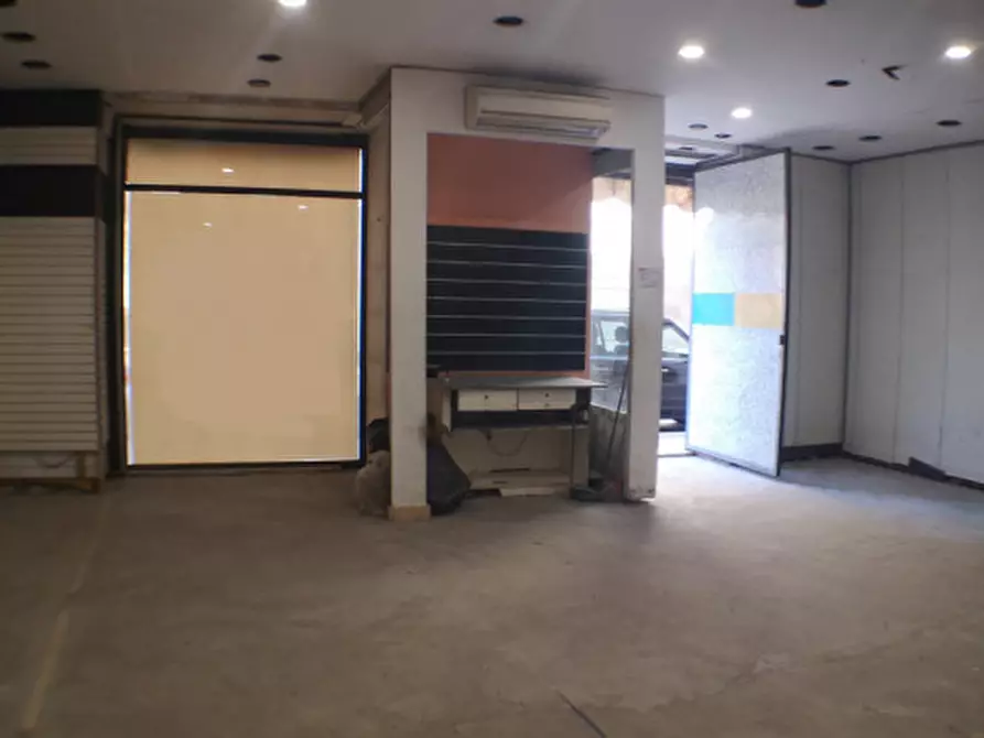 Immagine 3 di Negozio in vendita  in Via Torino a Roma