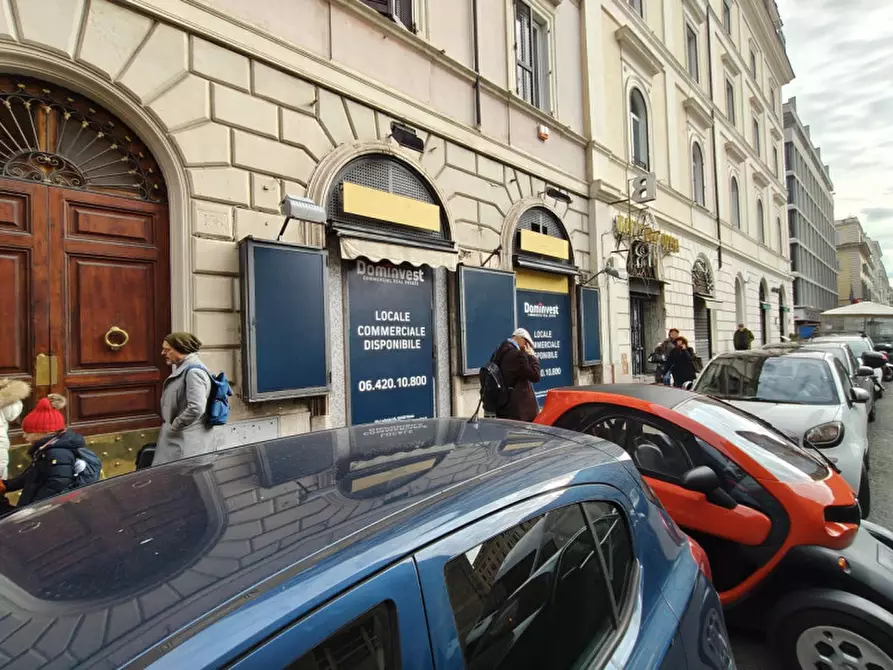 Immagine 11 di Negozio in vendita  in Via Torino a Roma