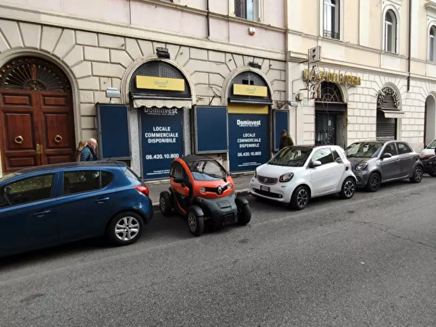 Immagine 14 di Negozio in vendita  in Via Torino a Roma