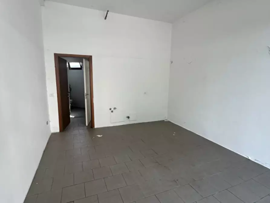 Immagine 3 di Negozio in affitto  in Via Luigi Lagrange a Padova
