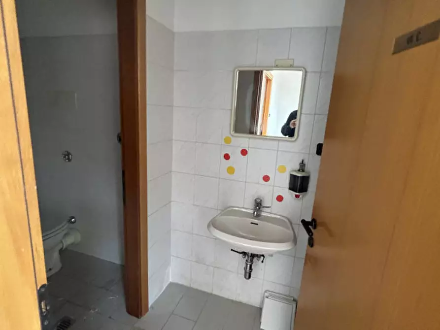 Immagine 5 di Negozio in affitto  in Via Luigi Lagrange a Padova