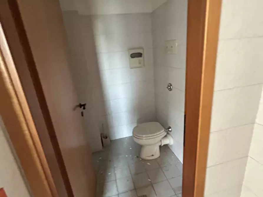 Immagine 6 di Negozio in affitto  in Via Luigi Lagrange a Padova