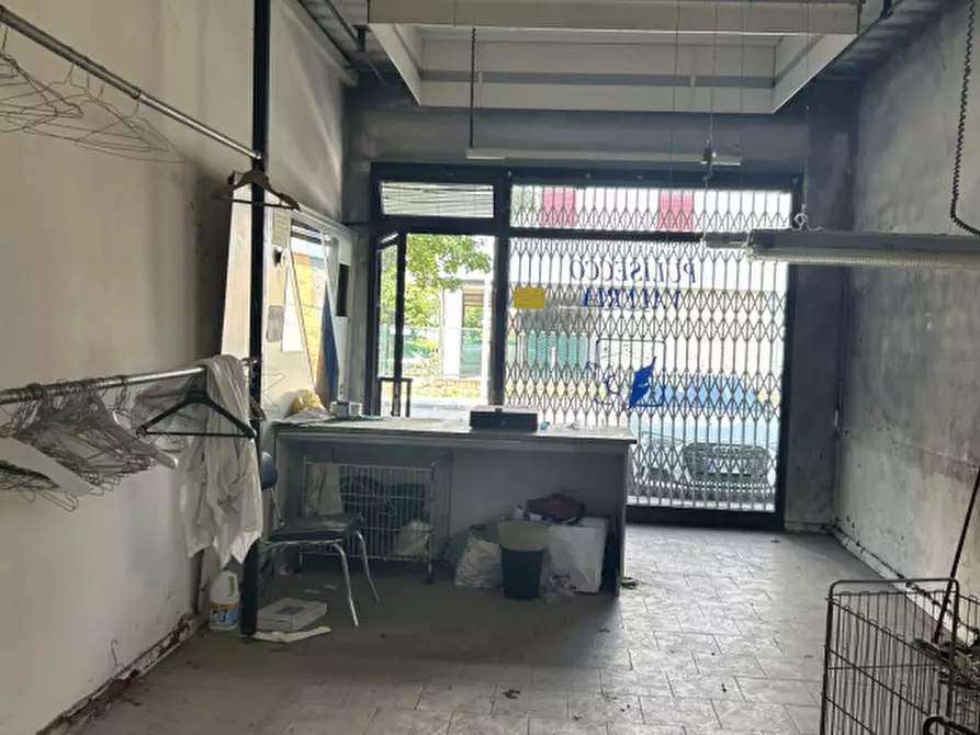 Immagine 1 di Negozio in affitto  in Via Luigi Lagrange a Padova