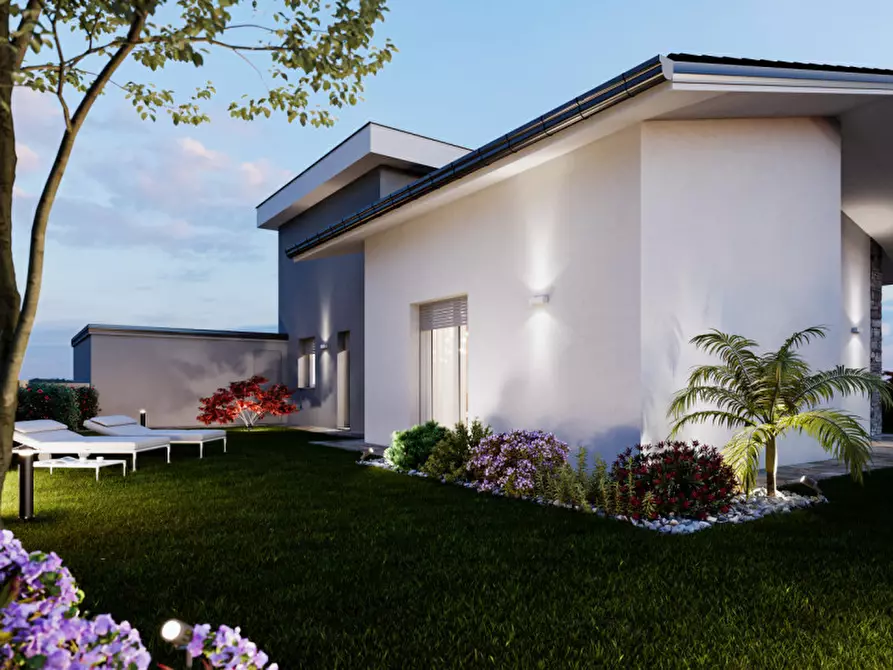 Immagine 1 di Villa in vendita  in Via Umberto Giordano a Giussano