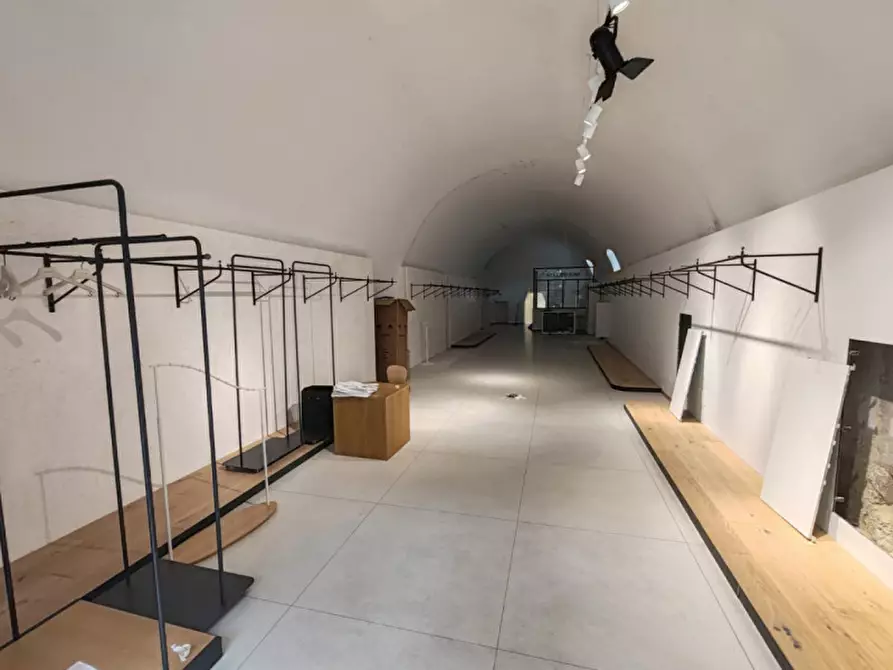 Immagine 2 di Negozio in affitto  in CORSO CAVOUR, 148 a Andria