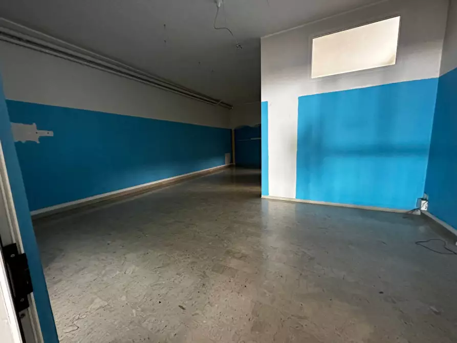 Immagine 3 di Negozio in affitto  in VIALE ISTRIA, 16 a Andria