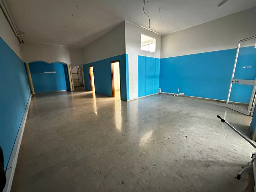 Immagine 4 di Negozio in affitto  in VIALE ISTRIA, 16 a Andria