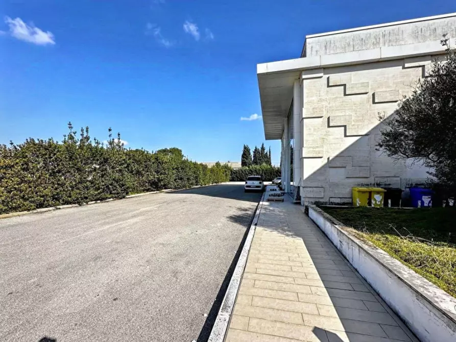 Immagine 3 di Magazzino in vendita  in Via Vecchia Carmiano, N. 2 a Lecce