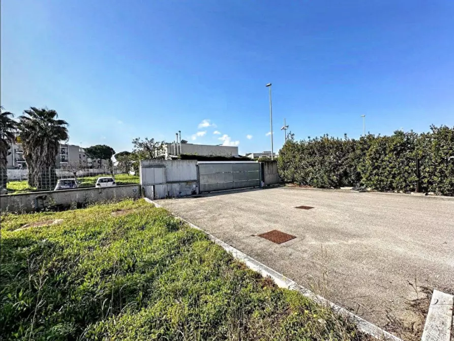 Immagine 4 di Magazzino in vendita  in Via Vecchia Carmiano, N. 2 a Lecce