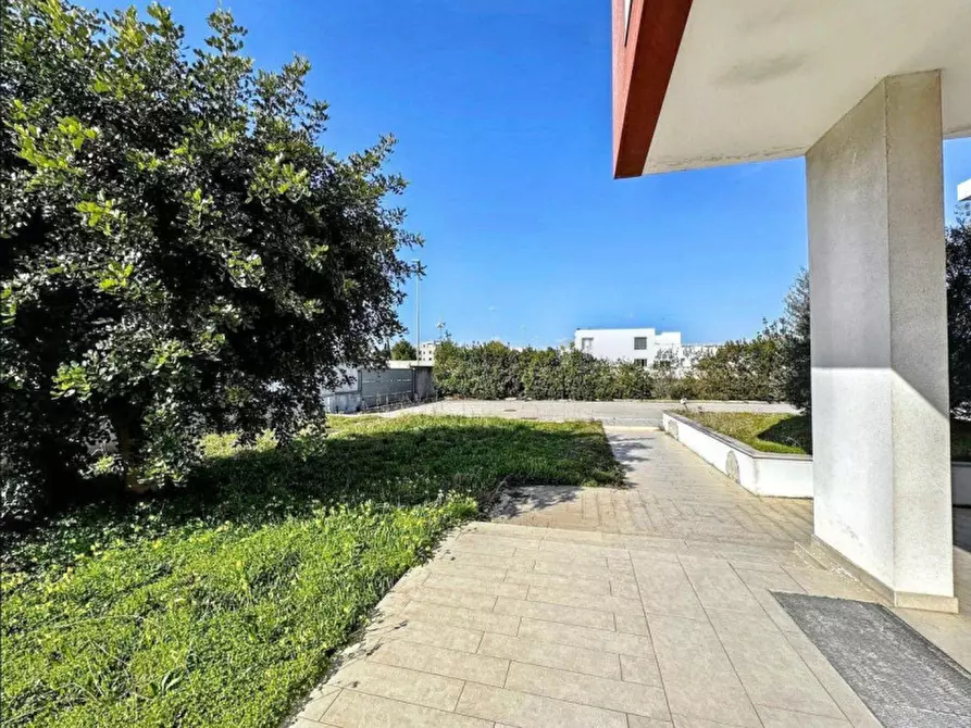 Immagine 6 di Magazzino in vendita  in Via Vecchia Carmiano, N. 2 a Lecce