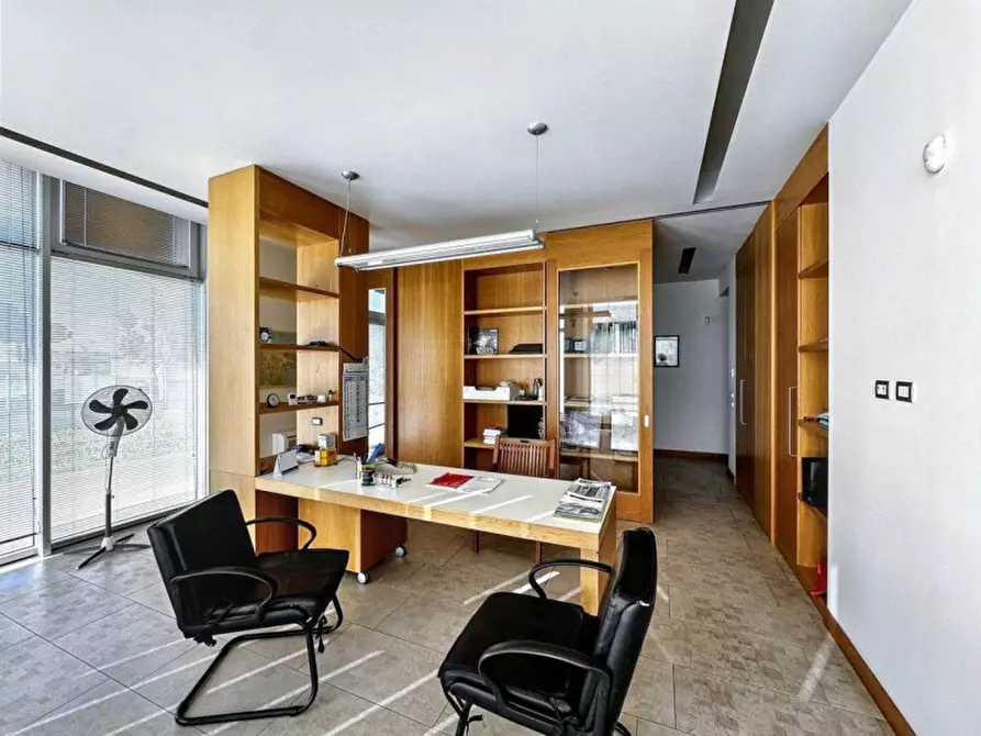 Immagine 10 di Magazzino in vendita  in Via Vecchia Carmiano, N. 2 a Lecce