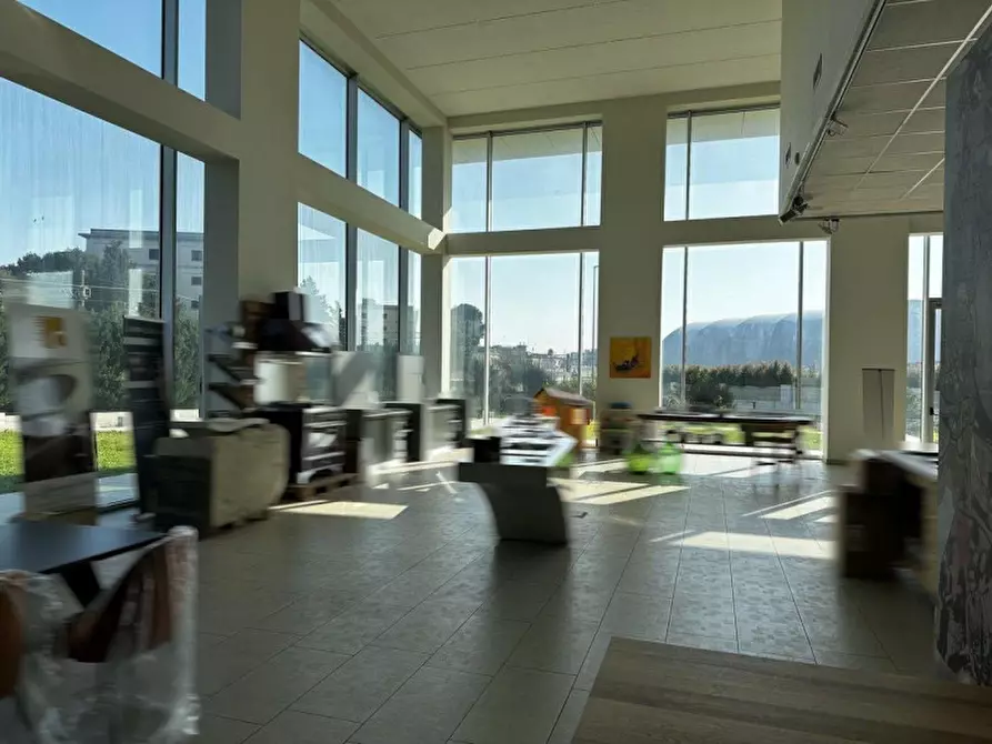 Immagine 11 di Magazzino in vendita  in Via Vecchia Carmiano, N. 2 a Lecce