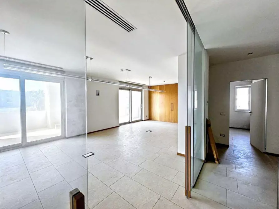 Immagine 12 di Magazzino in vendita  in Via Vecchia Carmiano, N. 2 a Lecce