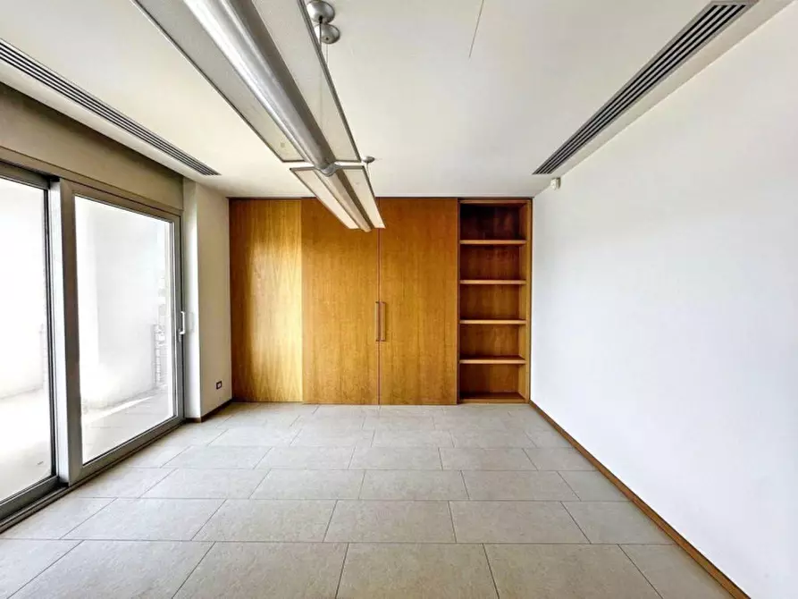 Immagine 13 di Magazzino in vendita  in Via Vecchia Carmiano, N. 2 a Lecce