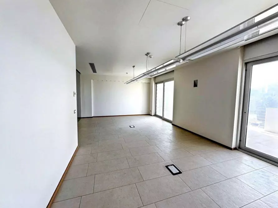 Immagine 14 di Magazzino in vendita  in Via Vecchia Carmiano, N. 2 a Lecce