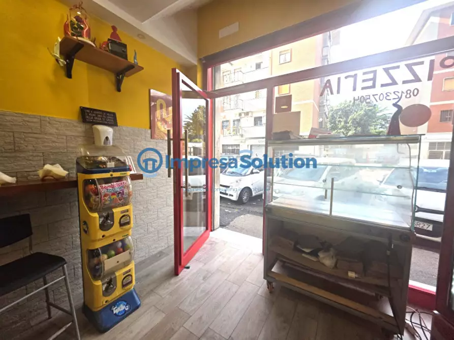 Immagine 8 di Attività commerciale in vendita  in Via Cornelia dei Gracchi a Napoli