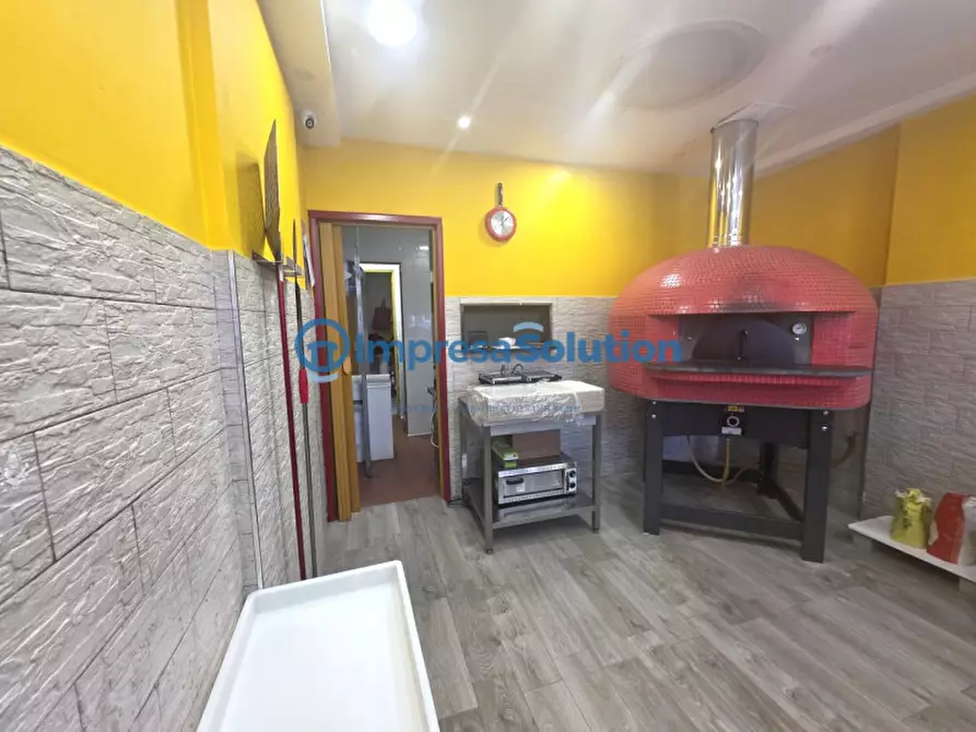 Immagine 9 di Attività commerciale in vendita  in Via Cornelia dei Gracchi a Napoli