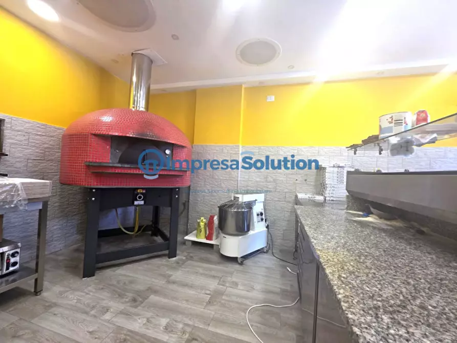 Immagine 10 di Attività commerciale in vendita  in Via Cornelia dei Gracchi a Napoli