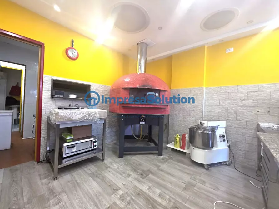 Immagine 11 di Attività commerciale in vendita  in Via Cornelia dei Gracchi a Napoli