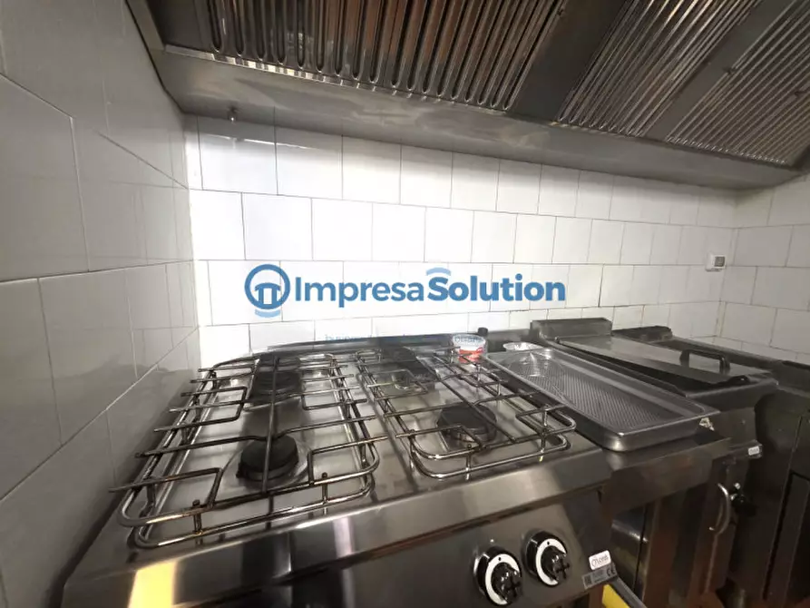 Immagine 13 di Attività commerciale in vendita  in Via Cornelia dei Gracchi a Napoli