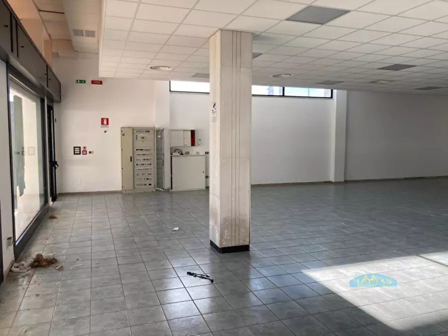 Immagine 2 di Magazzino in affitto  in Contrada Carlo di Noi Inferiore a Francavilla Fontana