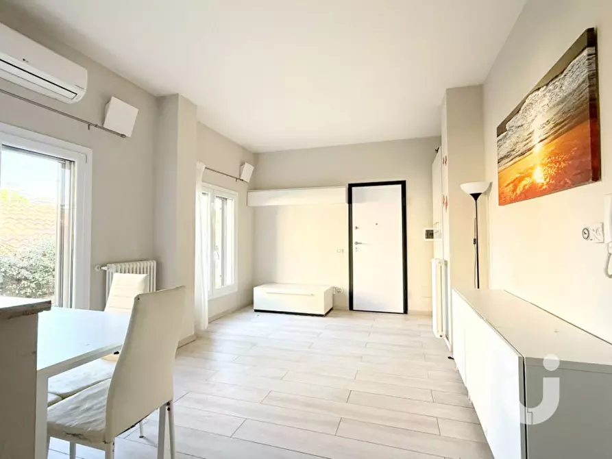 Immagine 3 di Appartamento in vendita  in Via del Quadrifoglio a Roma