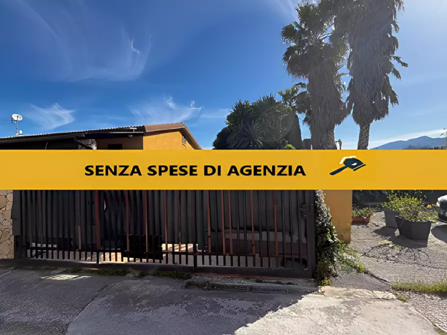 Immagine 1 di Villa in vendita  in Contrada Piana Calzata snc a Campofelice Di Roccella