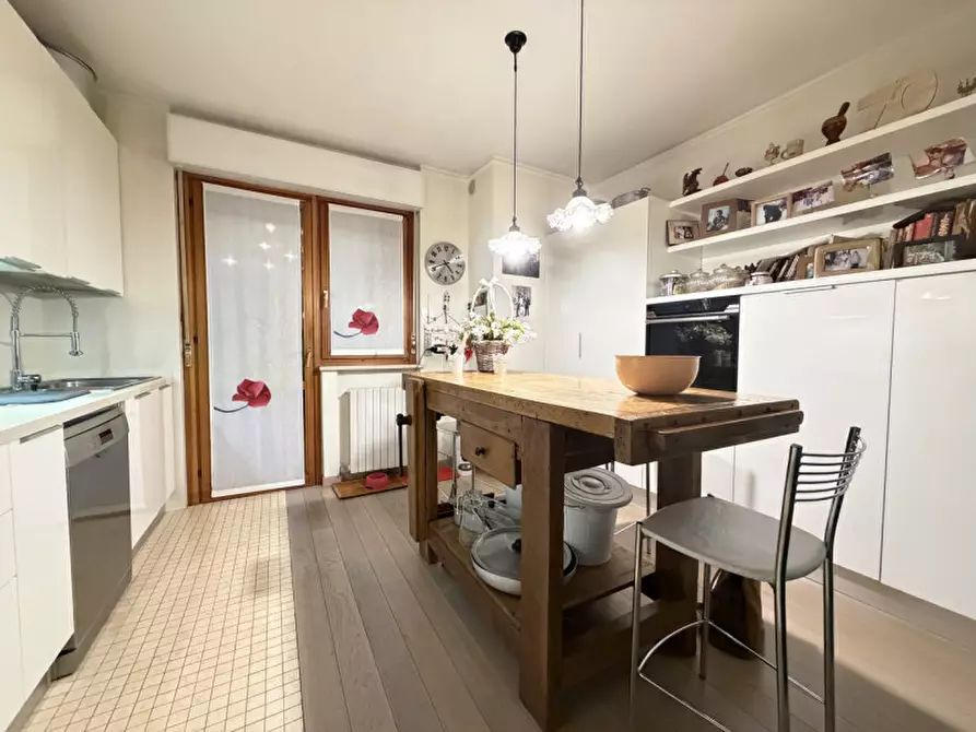 Immagine 12 di Appartamento in vendita  a Senigallia