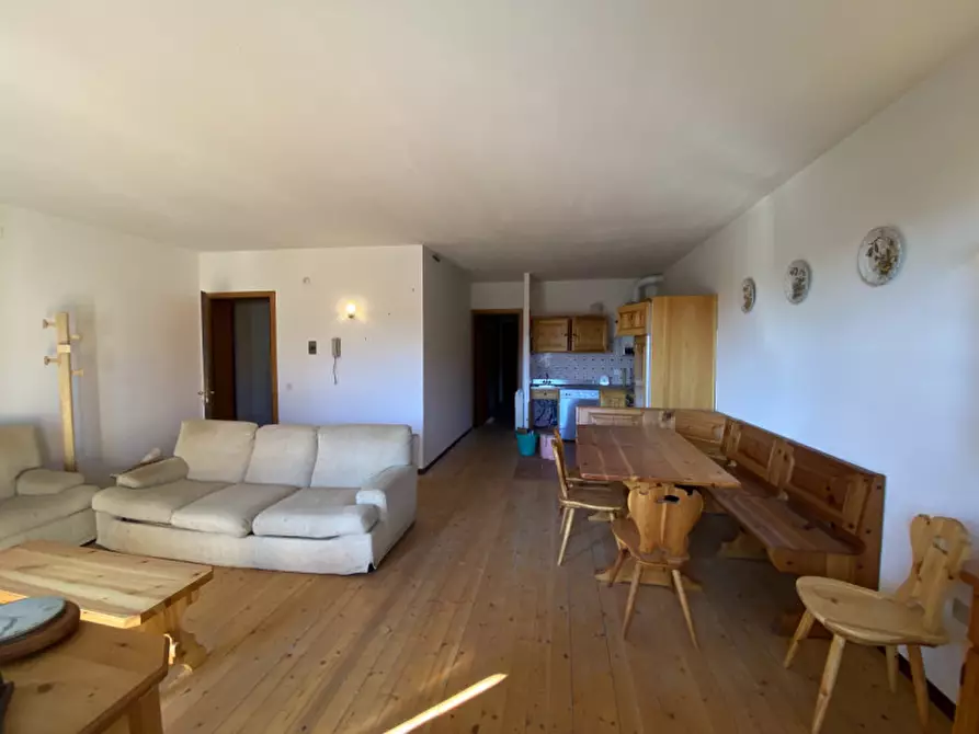 Immagine 1 di Appartamento in vendita  in Viale degli Alpini a Tonezza Del Cimone