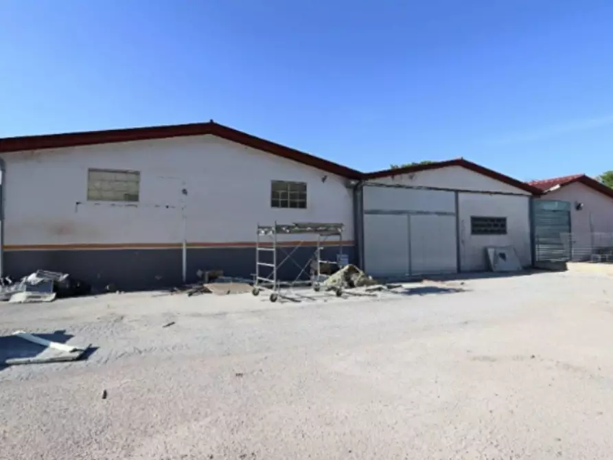 Immagine 8 di Negozio in affitto  in Via Marco Curio Dentato, Rieti (RI) a Rieti