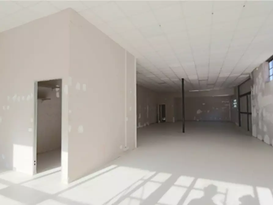 Immagine 9 di Negozio in affitto  in Via Marco Curio Dentato, Rieti (RI) a Rieti