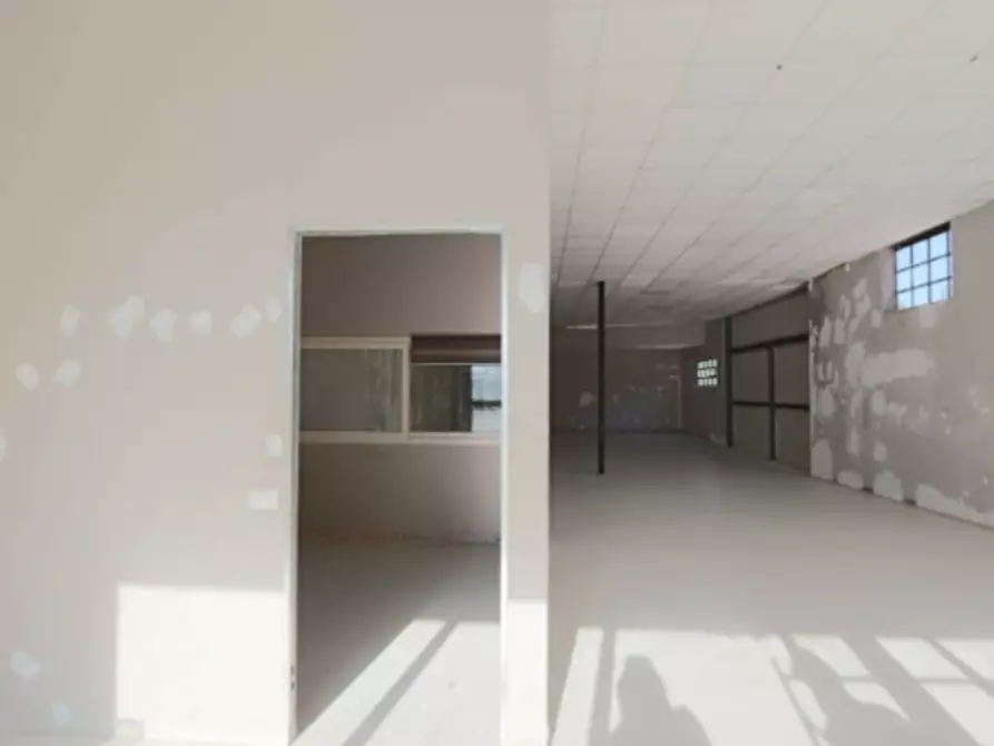 Immagine 11 di Negozio in affitto  in Via Marco Curio Dentato, Rieti (RI) a Rieti