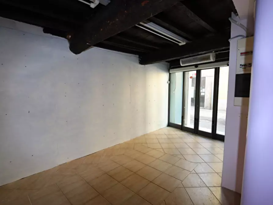 Immagine 11 di Negozio in affitto  in Via Porta Romana a Rieti
