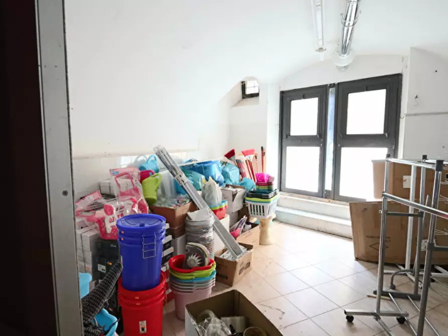 Immagine 12 di Negozio in affitto  in Via Porta Romana a Rieti