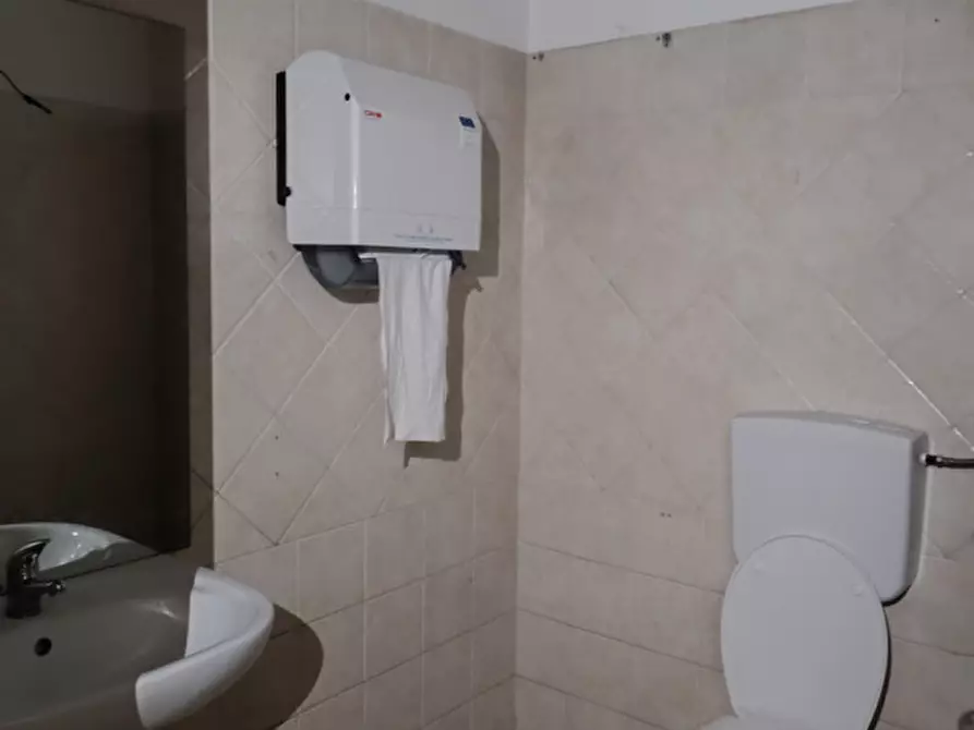 Immagine 14 di Negozio in affitto  in Via Porta Romana a Rieti