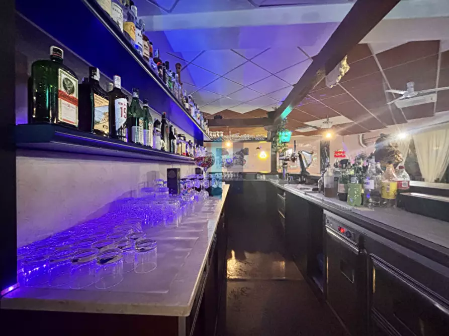 Immagine 2 di Attività commerciale in vendita  in Via Caporalino a Cellatica