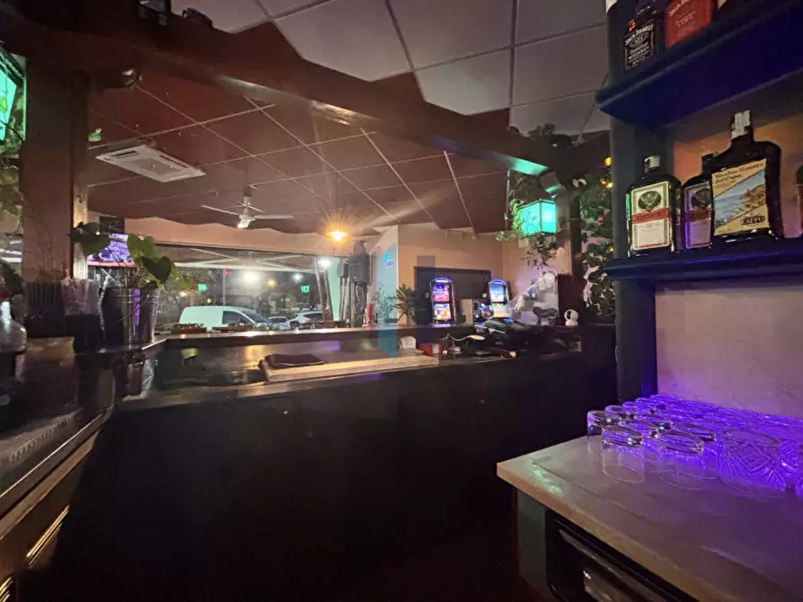 Immagine 4 di Attività commerciale in vendita  in Via Caporalino a Cellatica