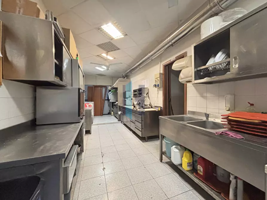 Immagine 22 di Attività commerciale in vendita  in Via Caporalino a Cellatica