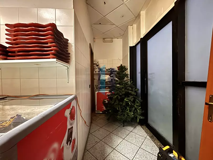 Immagine 25 di Attività commerciale in vendita  in Via Caporalino a Cellatica