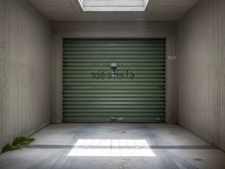 Immagine 1 di Garage in vendita  a Thiene