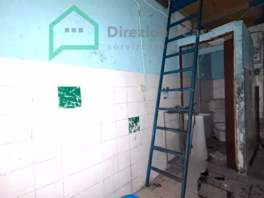 Immagine 3 di Negozio in affitto  in VIA PARMA a Napoli