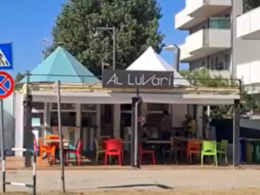 Immagine 1 di Attività commerciale in affitto  in Viale Giosuè Carducci 262 a Cesenatico