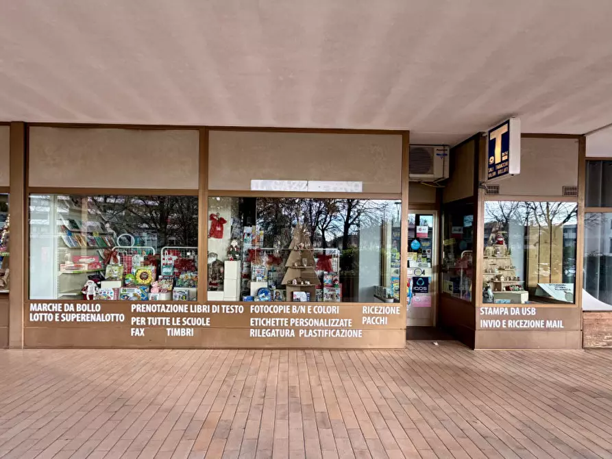 Immagine 1 di Negozio in vendita  in Via Giorgione a Albignasego