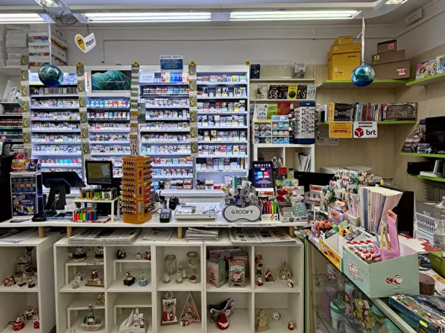 Immagine 4 di Negozio in vendita  in Via Giorgione a Albignasego