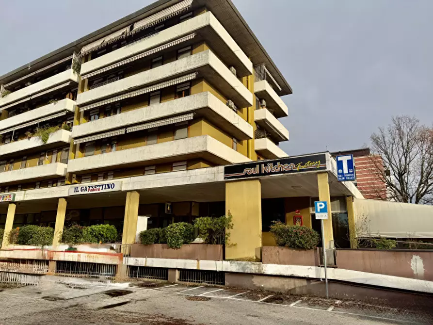 Immagine 10 di Negozio in vendita  in Via Giorgione a Albignasego