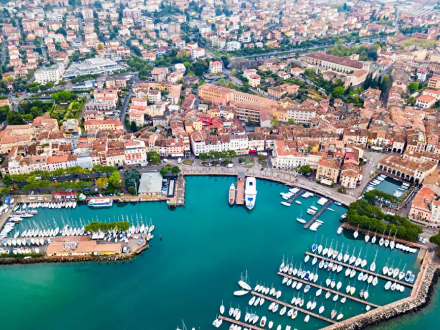 Immagine 8 di Appartamento in vendita  in Via Brescia a Desenzano Del Garda