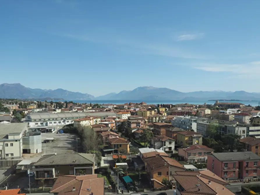 Immagine 9 di Appartamento in vendita  in Via Brescia a Desenzano Del Garda