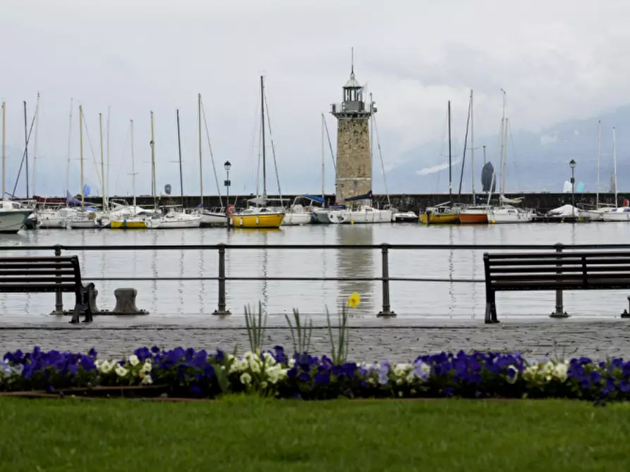 Immagine 10 di Appartamento in vendita  in Via Brescia a Desenzano Del Garda