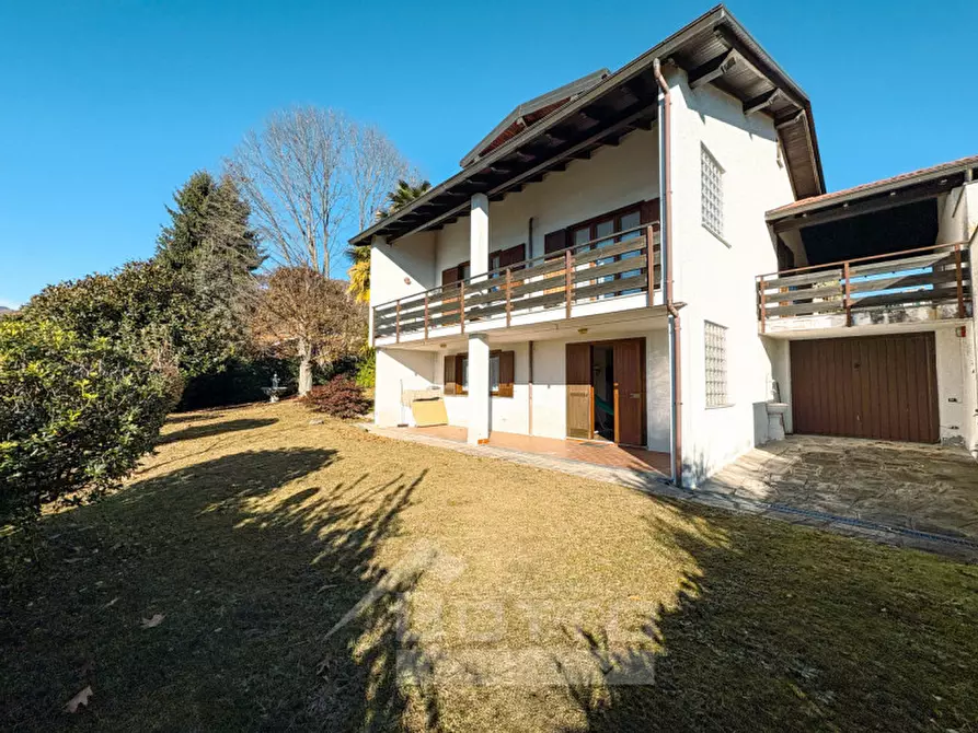 Immagine 2 di Casa indipendente in vendita  in Località Poggio Luneglio, 70 a Pettenasco